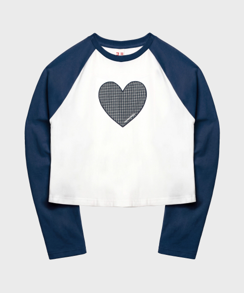 MASMARULEZ APPAREL(マスマルールズ アパレル)の「Heart Applique Raglan Long Sleeve_Navy(Tシャツ/カットソー・レディース・ネイビー・ONE SIZE)」の3枚目の写真