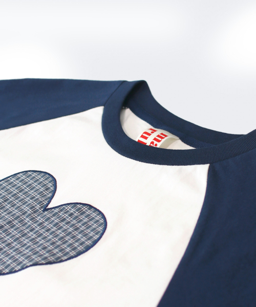 MASMARULEZ APPAREL(マスマルールズ アパレル)の「Heart Applique Raglan Long Sleeve_Navy(Tシャツ/カットソー・レディース・ネイビー・ONE SIZE)」の5枚目の写真