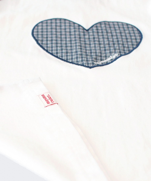 MASMARULEZ APPAREL(マスマルールズ アパレル)の「Heart Applique Raglan Long Sleeve_Navy(Tシャツ/カットソー・レディース・ネイビー・ONE SIZE)」の7枚目の写真