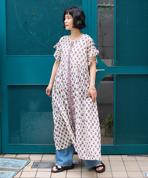 FREAK'S STORE(フリークスストア)の「インド フラワープリント柄ワンピース(ワンピース・レディース・オフホワイト/チャコールグレー/レッド・フリ-)」の5枚目の写真