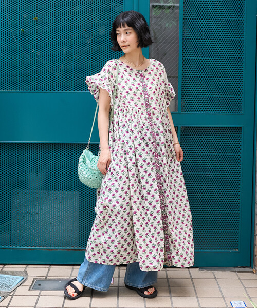 FREAK'S STORE(フリークスストア)の「インド フラワープリント柄ワンピース(ワンピース・レディース・オフホワイト/チャコールグレー/レッド・フリ-)」の6枚目の写真