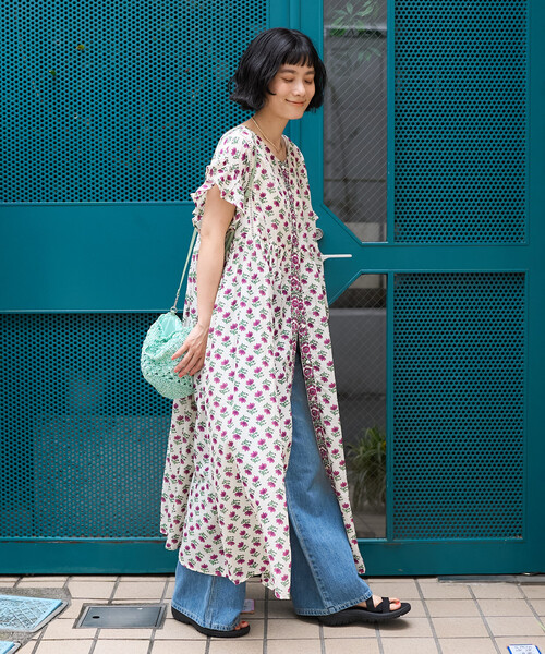 FREAK'S STORE(フリークスストア)の「インド フラワープリント柄ワンピース(ワンピース・レディース・オフホワイト/チャコールグレー/レッド・フリ-)」の7枚目の写真