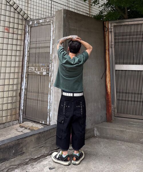 PITCHBLACK(ピッチブラック)の「EYELET CROSS POINT BERMUDA PANTS (BLACK)(デニムパンツ・メンズ・その他・MEDIUM/LARGE/X-LARGE/SMALL)」の2枚目の写真