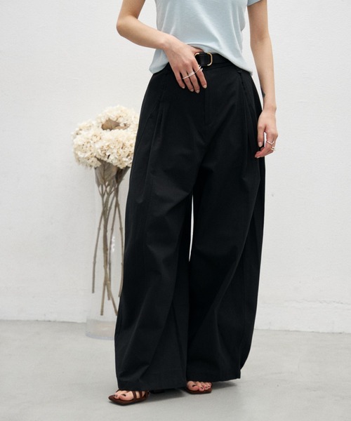 Lutim by u(ルチバイユー)の「ワイドバギーチノパンツ(チノパンツ・レディース・ブラック/ストーン・M/S)」の1枚目の写真