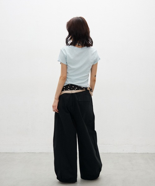 Lutim by u(ルチバイユー)の「ワイドバギーチノパンツ(チノパンツ・レディース・ブラック/ストーン・M/S)」の6枚目の写真