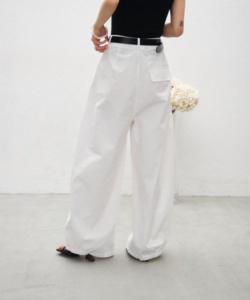 Lutim by u(ルチバイユー)の「ワイドバギーチノパンツ(チノパンツ・レディース・ブラック/ストーン・M/S)」の19枚目の写真