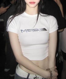 コンパクトメタリック グラフィックTシャツ