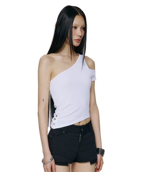 ROCKCAKE(ロックケーキ)の「Slit Button Asymmetric Sleeveless - White(Tシャツ/カットソー・レディース・その他・SMALL)」の4枚目の写真