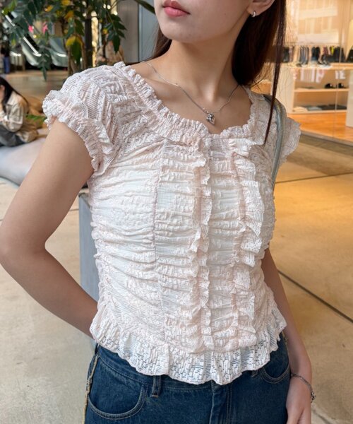 w closet（ダブルクローゼット）の「シャーリングレースフレンチT　夏服（Tシャツ/カットソー・レディース・オフホワイト/ブラック/ピンク・FREE）」の3枚目の写真