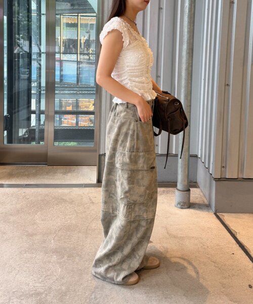 w closet（ダブルクローゼット）の「シャーリングレースフレンチT　夏服（Tシャツ/カットソー・レディース・オフホワイト/ブラック/ピンク・FREE）」の8枚目の写真