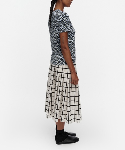 marimekko(マリメッコ)の「Sykkyra Pikku Vikuri / shirt(Tシャツ/カットソー・レディース・ネイビー・X-SMALL/MEDIUM/SMALL)」の2枚目の写真