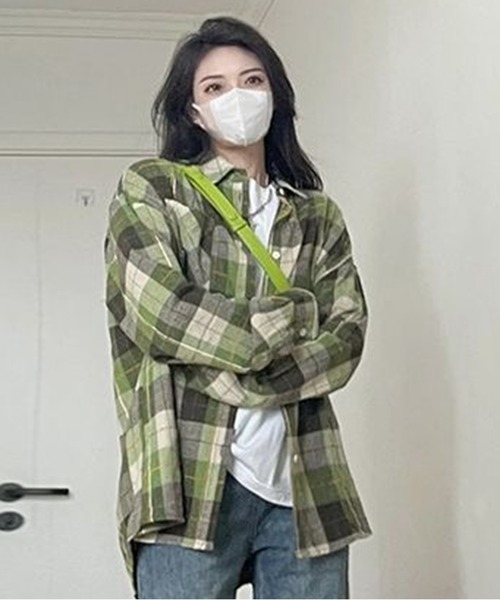 AsheKsha(アシクシャ)の「ヴィンテージグリーンのチェック柄のゆったりしたカジュアルシャツ(シャツ/ブラウス・レディース・グリーン・M)」の3枚目の写真