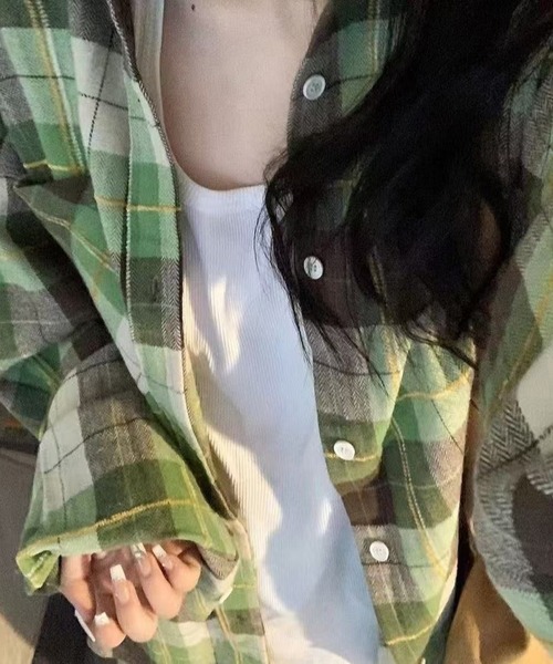 AsheKsha(アシクシャ)の「ヴィンテージグリーンのチェック柄のゆったりしたカジュアルシャツ(シャツ/ブラウス・レディース・グリーン・M)」の5枚目の写真