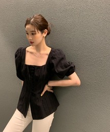 スクエアネックラインパフスリーブプリーツブラウス