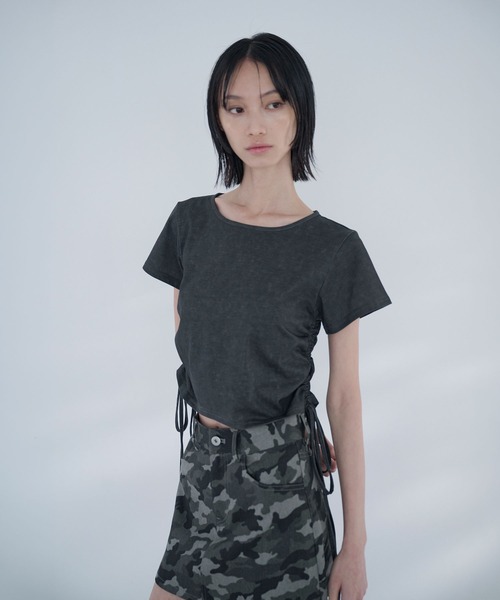 Nora Lily elle(ノラリリーエル)の「side gather short top(Tシャツ/カットソー・レディース・ダークグレー/カーキ・FREE)」の2枚目の写真