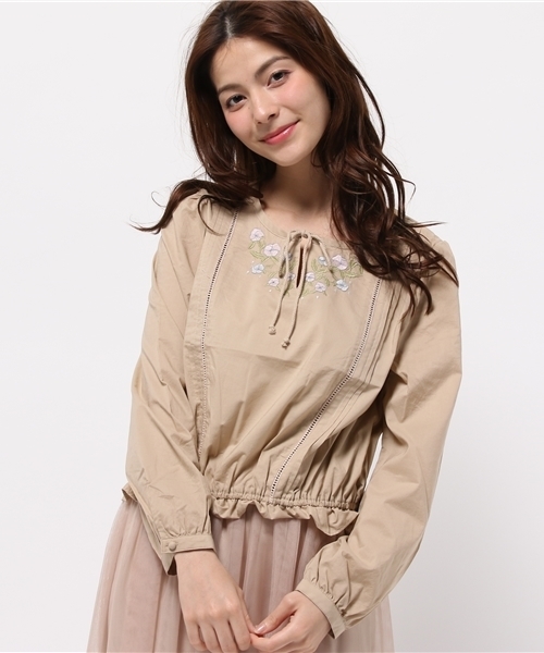 earth music&ecology（アースミュージックアンドエコロジー）の「【2016Summer】フロント刺繍ブラウス（シャツ/ブラウス・レディース・オフホワイト/ブラック/ベージュ・FREE）」の3枚目の写真