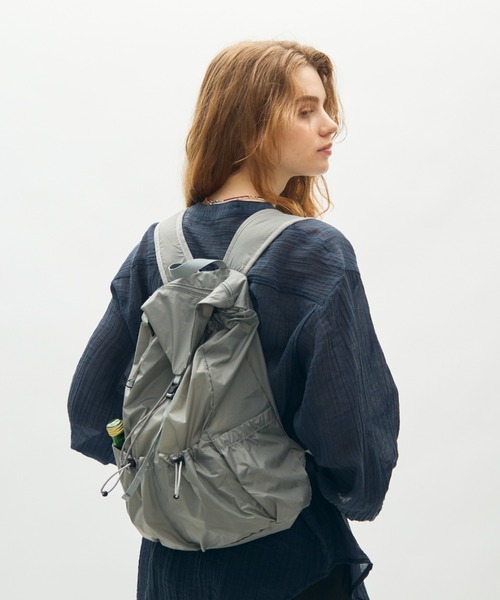 full/fill.(フルフィル)の「compact mini backpack / コンパクトミニバックパック(バックパック/リュック・レディース・グレー/ブラック・FREE)」の6枚目の写真