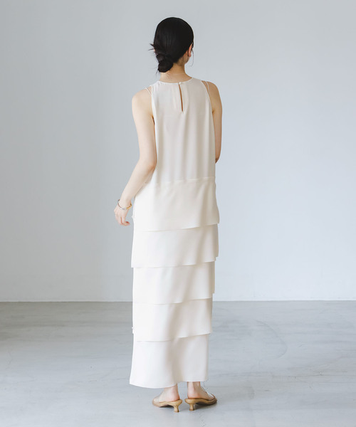 Noble（ノーブル）の「ROOM NO.8/ルームエイト BLACK W-SATIN NS TIERED DRESS（ワンピース・レディース・ホワイト・SMALL）」の6枚目の写真