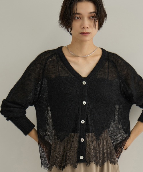 SALON adam et rope'(サロン アダム エ ロペ)の「シアーアルパカヘムスカラップカーディガン(カーディガン/ボレロ・レディース・オフホワイト/ブラック・FREE)」の2枚目の写真