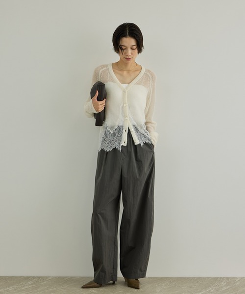 SALON adam et rope'(サロン アダム エ ロペ)の「シアーアルパカヘムスカラップカーディガン(カーディガン/ボレロ・レディース・オフホワイト/ブラック・FREE)」の13枚目の写真