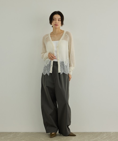 SALON adam et rope'(サロン アダム エ ロペ)の「シアーアルパカヘムスカラップカーディガン(カーディガン/ボレロ・レディース・オフホワイト/ブラック・FREE)」の12枚目の写真