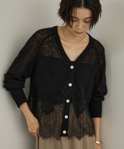 SALON adam et rope'(サロン アダム エ ロペ)の「シアーアルパカヘムスカラップカーディガン(カーディガン/ボレロ・レディース・オフホワイト/ブラック・FREE)」の7枚目の写真