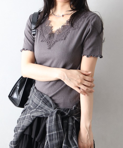 SpRay（スプレイ）の「クレープレース付ショートスリーブVネックTシャツ（Tシャツ/カットソー・レディース・チャコールグレー/ブラック/オフホワイト/アイボリー・FREE）」の14枚目の写真