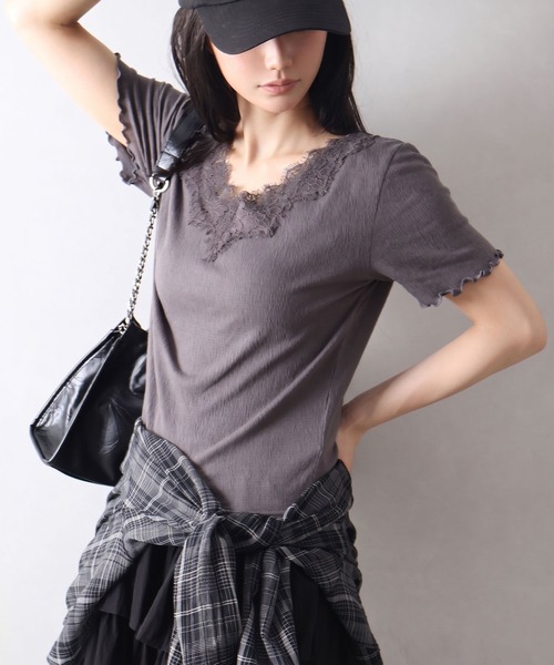 SpRay（スプレイ）の「クレープレース付ショートスリーブVネックTシャツ（Tシャツ/カットソー・レディース・チャコールグレー/ブラック/オフホワイト/アイボリー・FREE）」の12枚目の写真