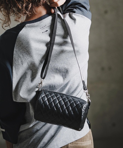 GLIMCLAP(グリムクラップ)の「mko13730-Diamond-Quilted Synthetic Leather Drum Bag ショルダーミニバッグ(211-027-gla-cg)(ショルダーバッグ・メンズ・ブラック・FREE)」の4枚目の写真