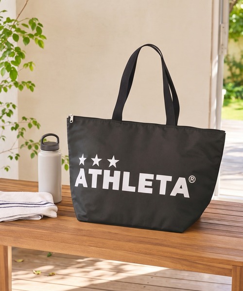 ATHLETA(アスレタ)の「≪ATHLETA≫夏のまとめ持ちもスマートに!冷気を逃がしにくい保冷仕様と、荷物をまとめやすい横長シルエットが魅力のしっかり入る大容量保冷トートバッグLサイズ(トートバッグ・レディース・イエロー/グリーン/ブルー/ブラック・L)」の2枚目の写真