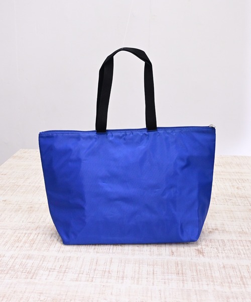 ATHLETA(アスレタ)の「≪ATHLETA≫夏のまとめ持ちもスマートに!冷気を逃がしにくい保冷仕様と、荷物をまとめやすい横長シルエットが魅力のしっかり入る大容量保冷トートバッグLサイズ(トートバッグ・レディース・イエロー/グリーン/ブルー/ブラック・L)」の11枚目の写真
