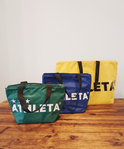 ATHLETA(アスレタ)の「≪ATHLETA≫夏のまとめ持ちもスマートに!冷気を逃がしにくい保冷仕様と、荷物をまとめやすい横長シルエットが魅力のしっかり入る大容量保冷トートバッグLサイズ(トートバッグ・レディース・イエロー/グリーン/ブルー/ブラック・L)」の15枚目の写真