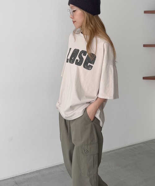 CANAL JEAN(キャナルジーン)の「Lakey Park LOSE Tシャツ(Tシャツ/カットソー・レディース・ベージュ/チャコールグレー・ONE SIZE)」の3枚目の写真
