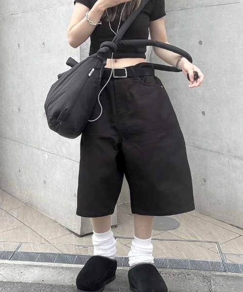 YACA(ヤーカ)の「Cotton Twill Bermuda Pants/コットンツイルバミューダパンツ(その他パンツ・レディース・ブラック・FREE)」の2枚目の写真