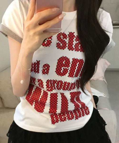 VIVID LADY(ビビッドレディー)の「ドットロゴプリント ロールアップ半袖Tシャツ(Tシャツ/カットソー・レディース・ブラック/ミント/ホワイト/イエロー/パープル・FREE)」の2枚目の写真