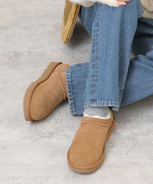 UGG（アグ）の「《追加》【UGG/アグ】 W CLASSIC MICRO：ボアシューズ 1173891（その他シューズ・レディース・ブラック/キャメル・25cm/24cm/23cm）」の4枚目の写真
