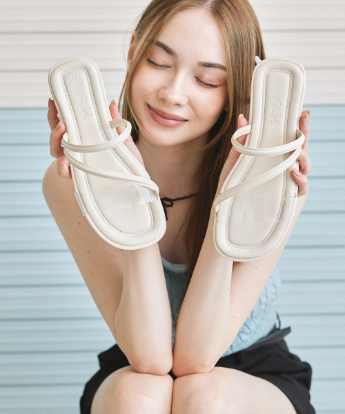 SPUR(シュプール)の「グロッシーフラットサンダル2cm -US9030 (3カラー)(サンダル・レディース・ブラック/アイボリー/キャメル・22.5cm/23cm/23.5cm/24cm/24.5cm/25cm)」の4枚目の写真