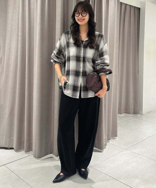 SLOBE IENA(スローブイエナ)の「《WEB限定カラーあり/追加2》ビエラチェックルーズシャツ(シャツ/ブラウス・レディース・ブラック/ネイビー/ブラウン・FREE)」の6枚目の写真