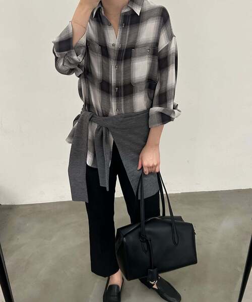 SLOBE IENA(スローブイエナ)の「《WEB限定カラーあり/追加2》ビエラチェックルーズシャツ(シャツ/ブラウス・レディース・ブラック/ネイビー/ブラウン・FREE)」の11枚目の写真