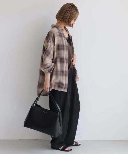 SLOBE IENA(スローブイエナ)の「《WEB限定カラーあり/追加2》ビエラチェックルーズシャツ(シャツ/ブラウス・レディース・ブラック/ネイビー/ブラウン・FREE)」の15枚目の写真