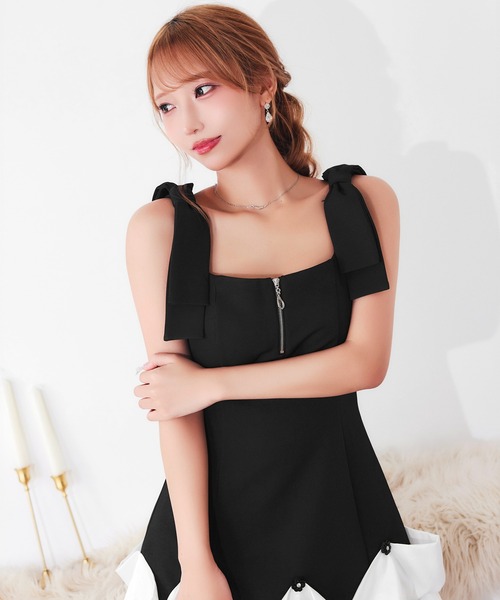 DAZZY(デイジー)の「ショルダーリボン谷間ジップフリルAラインミニ丈キャバドレス(ドレス・レディース・ブラック・S/M)」の6枚目の写真