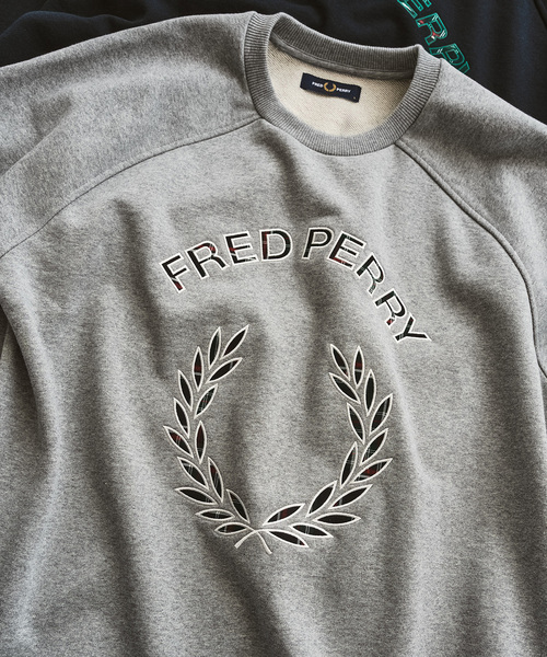 417 EDIFICE（フォーワンセブンエディフィス）の「FRED PERRY / フレッドペリー TARTAN APPLIQUE SWEATSHIRT（スウェット・メンズ・ネイビー/チャコールグレー・MEDIUM/LARGE）」の4枚目の写真