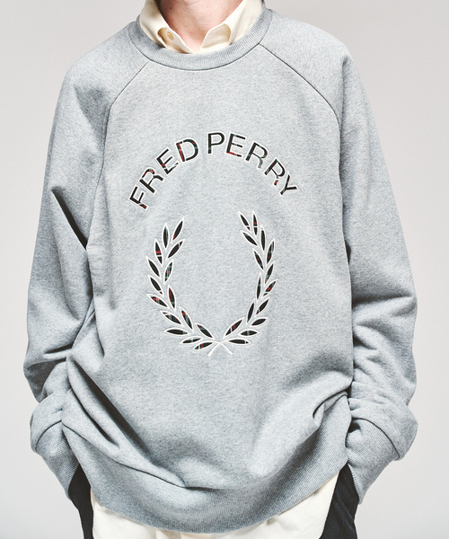 417 EDIFICE（フォーワンセブンエディフィス）の「FRED PERRY / フレッドペリー TARTAN APPLIQUE SWEATSHIRT（スウェット・メンズ・ネイビー/チャコールグレー・MEDIUM/LARGE）」の12枚目の写真