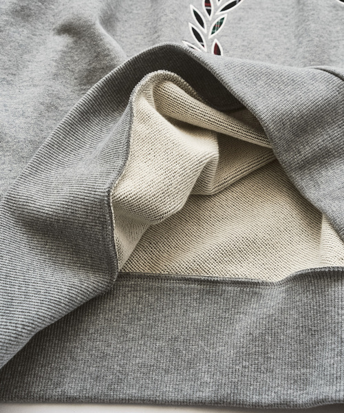 417 EDIFICE（フォーワンセブンエディフィス）の「FRED PERRY / フレッドペリー TARTAN APPLIQUE SWEATSHIRT（スウェット・メンズ・ネイビー/チャコールグレー・MEDIUM/LARGE）」の18枚目の写真