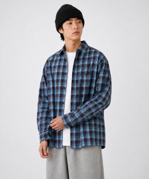 FILLIP J(フィリップジェー)の「セミオーバーサイズシャツ(Tシャツ/カットソー・メンズ・グレイッシュベージュ/ネイビー/ピンク/ブルー系その他/ダークブルー/ブルー/モカ/レッド系/ネイビー系/スカイブルー系/ダークブラウン/ベージュ/ホワイト/ブラック系1/ブラック系/ネイビー×ホワイト/ライトベージュ/ダークネイビー/ダークベージュ/チャコール/レンガ/グレイッシュブルー・LARGE/MEDIUM/X-LARGE)」の18枚目の写真