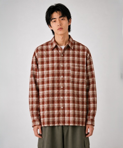 FILLIP J(フィリップジェー)の「セミオーバーサイズシャツ(Tシャツ/カットソー・メンズ・グレイッシュベージュ/ネイビー/ピンク/ブルー系その他/ダークブルー/ブルー/モカ/レッド系/ネイビー系/スカイブルー系/ダークブラウン/ベージュ/ホワイト/ブラック系1/ブラック系/ネイビー×ホワイト/ライトベージュ/ダークネイビー/ダークベージュ/チャコール/レンガ/グレイッシュブルー・LARGE/MEDIUM/X-LARGE)」の21枚目の写真