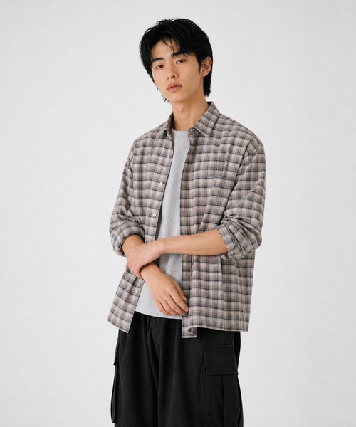 FILLIP J(フィリップジェー)の「セミオーバーサイズシャツ(Tシャツ/カットソー・メンズ・グレイッシュベージュ/ネイビー/ピンク/ブルー系その他/ダークブルー/ブルー/モカ/レッド系/ネイビー系/スカイブルー系/ダークブラウン/ベージュ/ホワイト/ブラック系1/ブラック系/ネイビー×ホワイト/ライトベージュ/ダークネイビー/ダークベージュ/チャコール/レンガ/グレイッシュブルー・LARGE/MEDIUM/X-LARGE)」の10枚目の写真