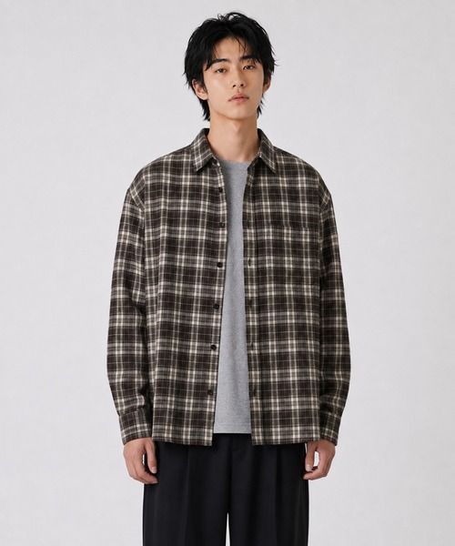 FILLIP J(フィリップジェー)の「セミオーバーサイズシャツ(Tシャツ/カットソー・メンズ・グレイッシュベージュ/ネイビー/ピンク/ブルー系その他/ダークブルー/ブルー/モカ/レッド系/ネイビー系/スカイブルー系/ダークブラウン/ベージュ/ホワイト/ブラック系1/ブラック系/ネイビー×ホワイト/ライトベージュ/ダークネイビー/ダークベージュ/チャコール/レンガ/グレイッシュブルー・LARGE/MEDIUM/X-LARGE)」の1枚目の写真