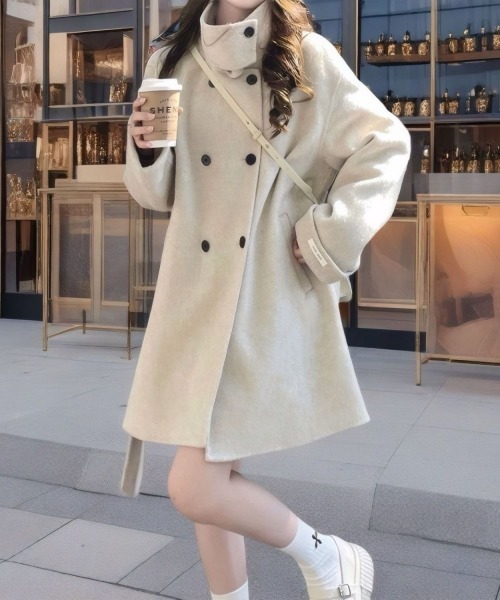 &soiree(アンドソワレ)の「スタンドカラーダブルボタンミドルコート(その他アウター・レディース・アイボリー・X-LARGE/LARGE)」の4枚目の写真