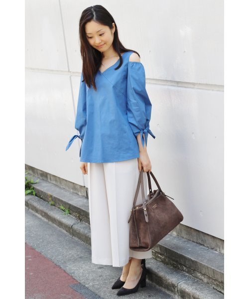 FIGARO Paris（フィガロパリ）の「肩開きVネックブラウス◆（シャツ/ブラウス・レディース・ブルー系その他/ホワイト/カーキ・38/36）」の6枚目の写真